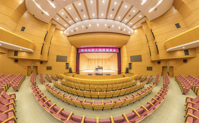 功能設(shè)施完備的現(xiàn)代化劇場
